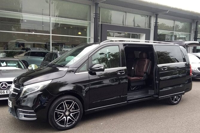 Heathrow to London City Centre – Premium Chauffeur Transfer - Flight Tracking and Terminal Greeting: The Real Time Saver