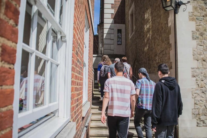 Hidden London Walking Tour - Guides make the difference: Rachel, Paul, Emily, and the show-and-tell style