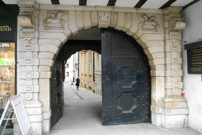 Hidden London Walking Tour - Knights Templar church: where ceremony meets London street life