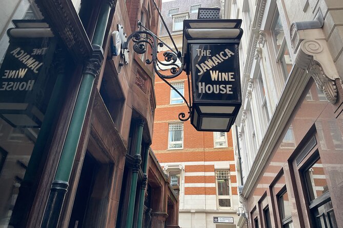 Highlights of Old London Town: Walking Tour of the Square Mile - Roman Londonium and the first look at old church walls