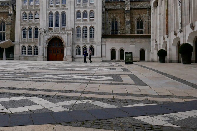 Highlights of Old London Town: Walking Tour of the Square Mile - Walking the City’s mixed ages: Roman, Saxon, and new London all in one route