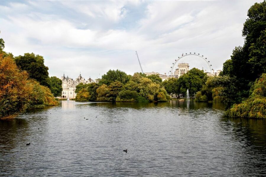 Highlights of Royal London Bike Tour (3 Hours) - South Bank start, Thames crossing, royal focus