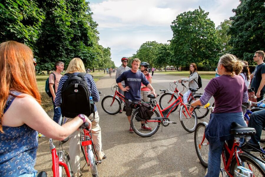 Highlights of Royal London Bike Tour (3 Hours) - The guide experience: how storytelling changes what you see