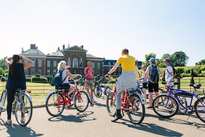 Highlights of Royal London Bike Tour including Hyde Park - Trafalgar Square and Nelson’s Column: Classic London Angles