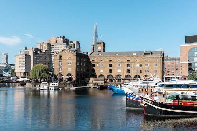 Historic walk of East Londons Wapping Docks and its famous Pubs - Key highlights at a glance
