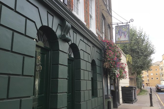 Historic walk of East Londons Wapping Docks and its famous Pubs - Safety and pacing: make it comfortable, not rushed