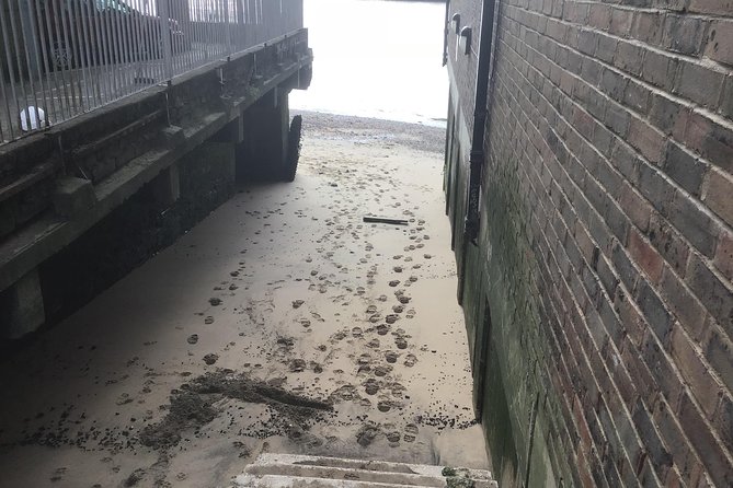 Historic walk of East Londons Wapping Docks and its famous Pubs - FAQ