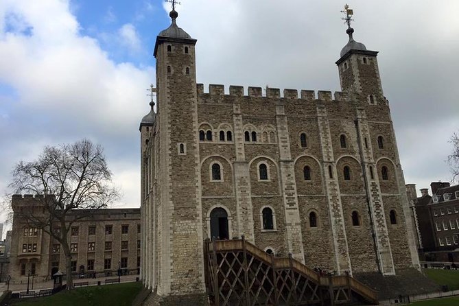 Historical City of London Private Sightseeing Day Tour - Tower Bridge to the Tower of London: getting your bearings fast