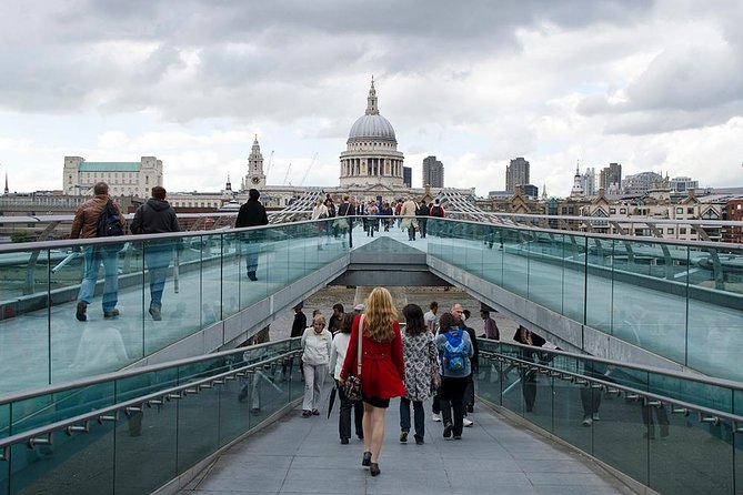 History of London Photography Tour - Start at St. Mary Woolnoth: church lines in the City of London
