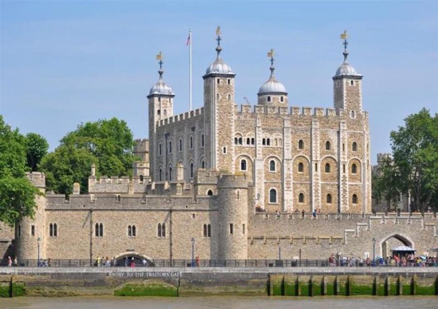 Hop on Hop off London Bus Tour & Tower of London - Hop-on Hop-off Freedom With 60+ Stops You Can Actually Use