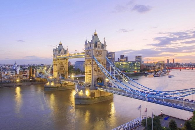 Hourly Rate Disposal Service with Private Driver in London - The Driver’s Real Job: Navigation, Timing, and Calm Control