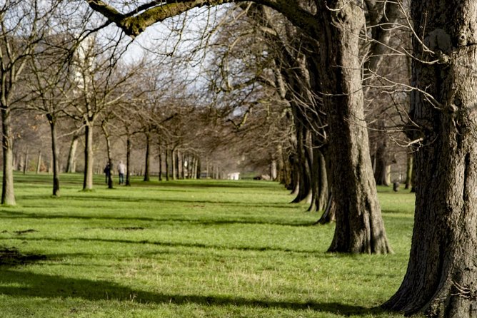 Hyde Park and Kensington Gardens: A Self-Guided Audio Tour - Kensington Gardens walk: from Queen Caroline’s Temple to Kensington Palace