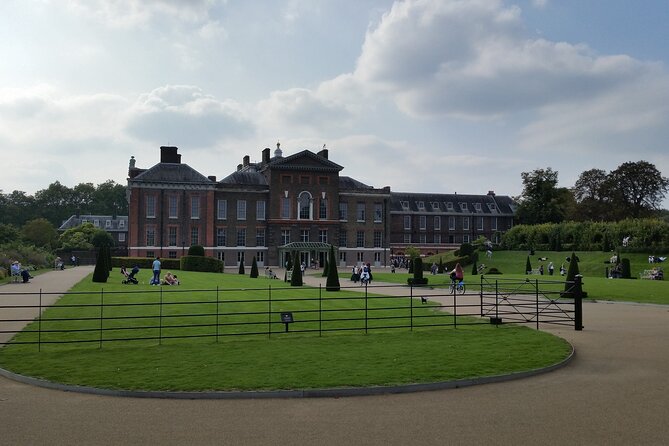 Hyde Park and Kensington Gardens: A Self-Guided Audio Tour - Hyde Park walk: Speakers’ Corner, the Serpentine, and memorial moments