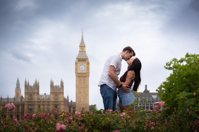 Iconic London Portraits Tour with Expert Local Photographer - When you’re camera-shy, this is where the value shows