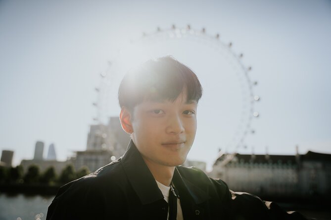 Iconic London Portraits Tour with Expert Local Photographer - Big Ben, the London Eye area, and classic phone-box street scenes
