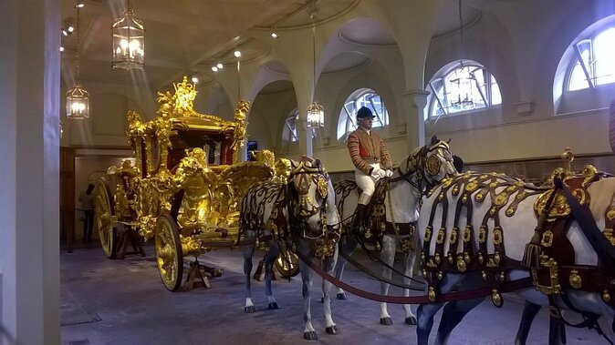 Inside Buckingham Palace State Rooms & Royal London Walking Tour - A Guided Royal London Walk That Ends at the State Rooms