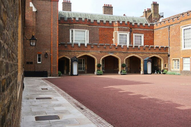 Inside Buckingham Palace State Rooms & Royal London Walking Tour - Royal London Walking Logistics: Where to Meet and How to Plan Your Footwear