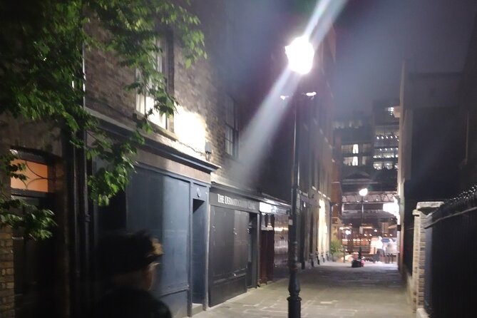 Jack the Ripper Tour Whitechapel - Stop 1: The White Hart and the World Behind the Story