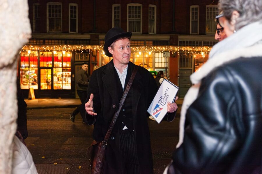 Jack the Ripper Walking Tour: Murder, Mystery, & the Women - Finding the starting line at Shoreditch High Street Overground