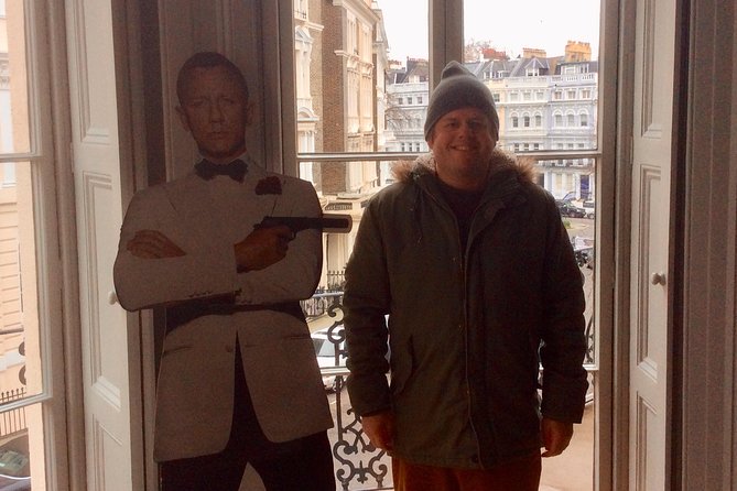James Bond Private Tour - Hotel pickup, a real meeting point, and an easy finish by the river