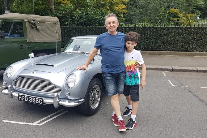 James Bond Ultimate Spy Taxi Tour - Mayfair: shopping streets, clubs, and uniform details