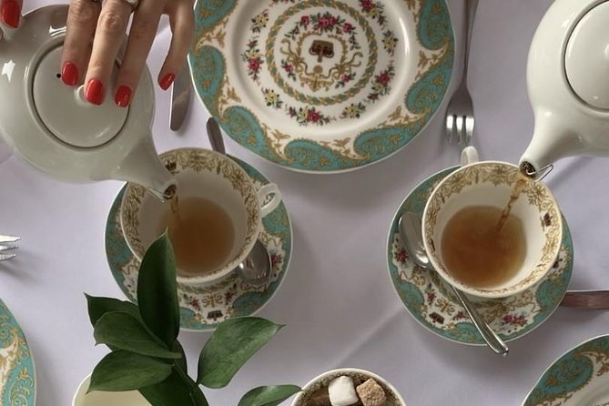 Kensington Palace VIP Garden Tour with Royal High Tea - Round Pond and Queen Caroline’s influence
