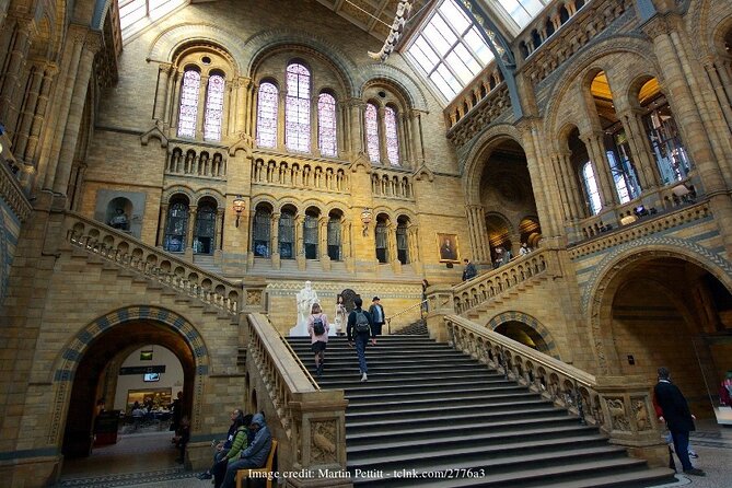 Kensington Private 4h Tour Including The Victoria & Albert Museum - Knightsbridge on Foot: Harrods, the Albert Memorial, and Real Neighborhood Context