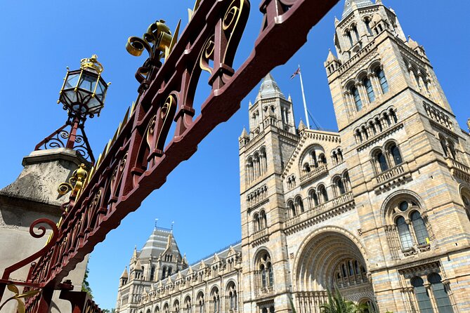 Kid-Friendly Natural History Museum & Dinosaurs Private Guided Tour in London - A plan that works in a museum that’s basically a giant maze