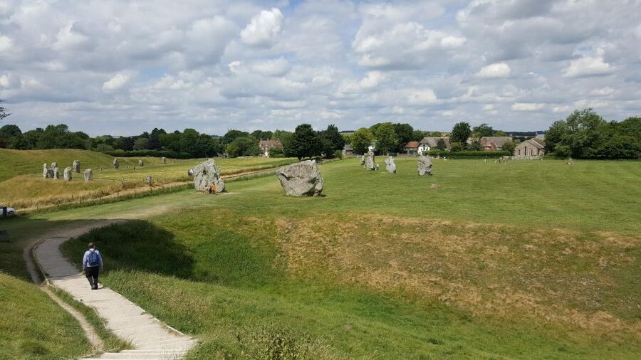 King Arthur Tour: Stonehenge, Glastonbury and Avebury - London pickup and the black cab rhythm