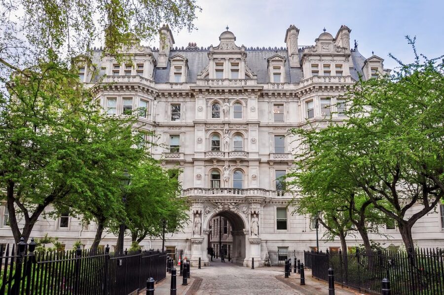 Law in London Private Tour - The Old Cheshire Cheese Pub Finish and Magna Carta Keepsake