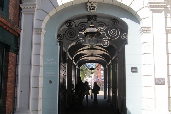 Law in London Private Tour - A Lawyer-Led Walk Through London’s Court District