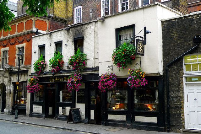 London: 2-Hour Historic Pub Tour - Meeting at Chancery Lane: The Fastest Way to Start Seeing London Differently