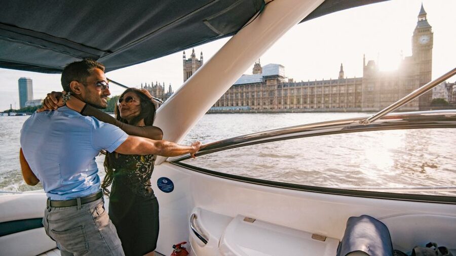 London: 2 hour private luxury Thames boat cruise / hire - Why this Thames cruise feels different in 2 hours
