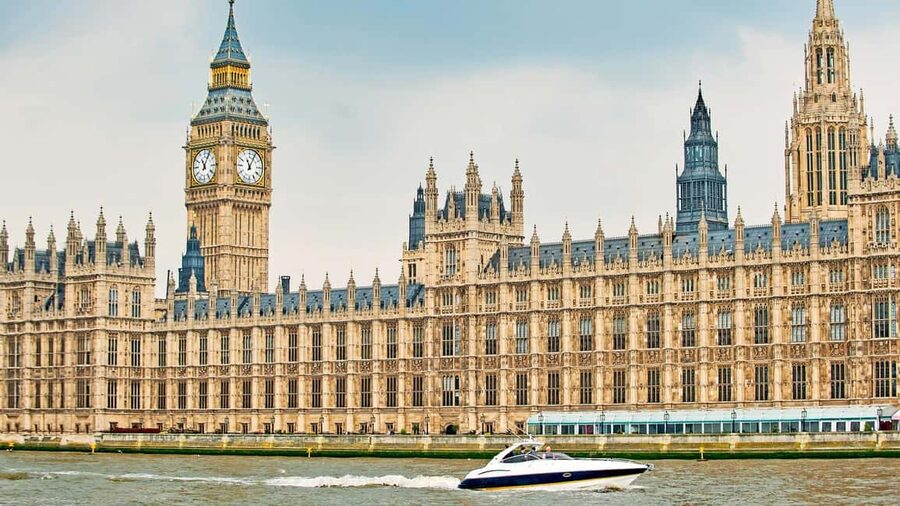 London: 2 hour private luxury Thames boat cruise / hire - Battersea Power Station to Parliament: the classic power stretch