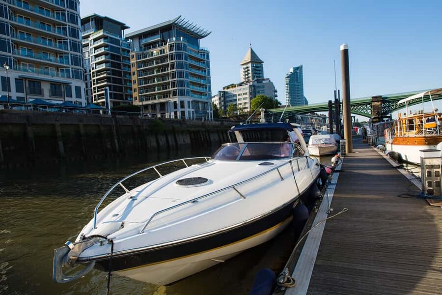 London: 2 hour private luxury Thames boat cruise / hire - The return glide: repeating the landmarks with a different feel