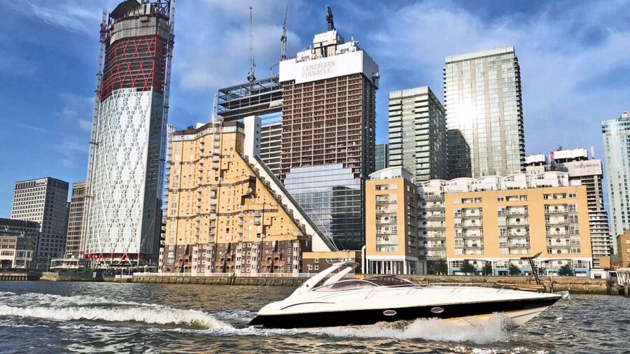 London: 2 hour private luxury Thames boat cruise / hire - What the crew actually does (and why it matters)