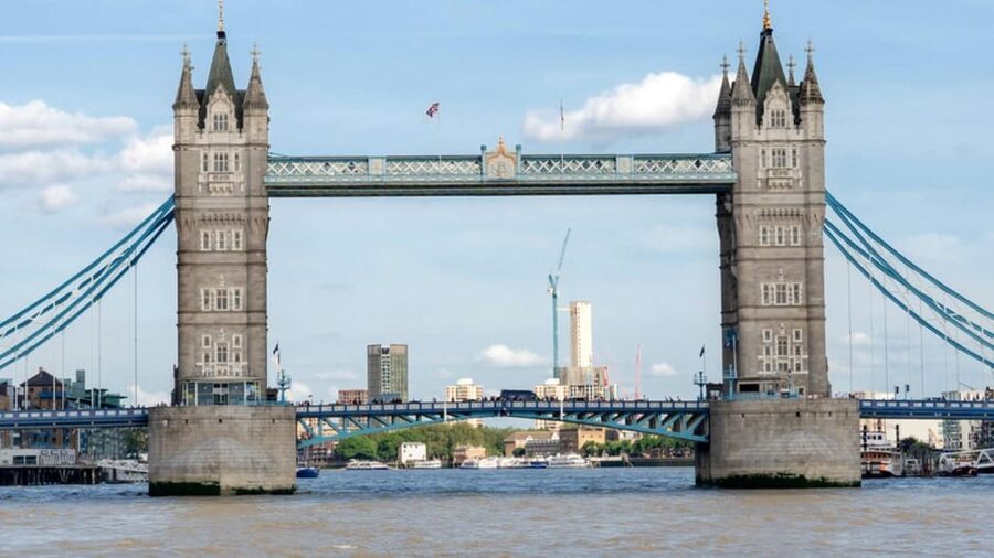 London: 24-Hour Hop-On Hop-Off Bus Pass - Two Routes, One Day Plan: Landmarks vs Park and Palace