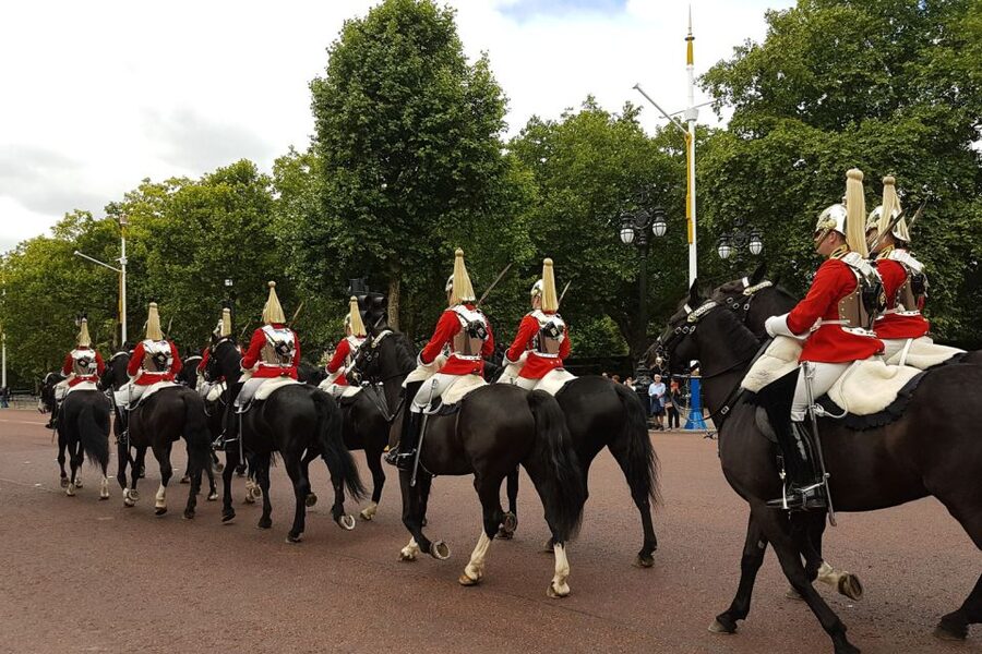 London: 30 London Sights Guided Walking Tour - Buckingham Palace and the Changing of the Guard on the Right Days