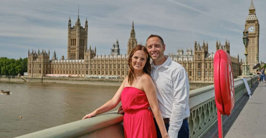 London: 30min PRIVATE Professional Westminster Photo Shoot - Choosing your backdrops: Abbey, Parliament, Big Ben, and the red phone box
