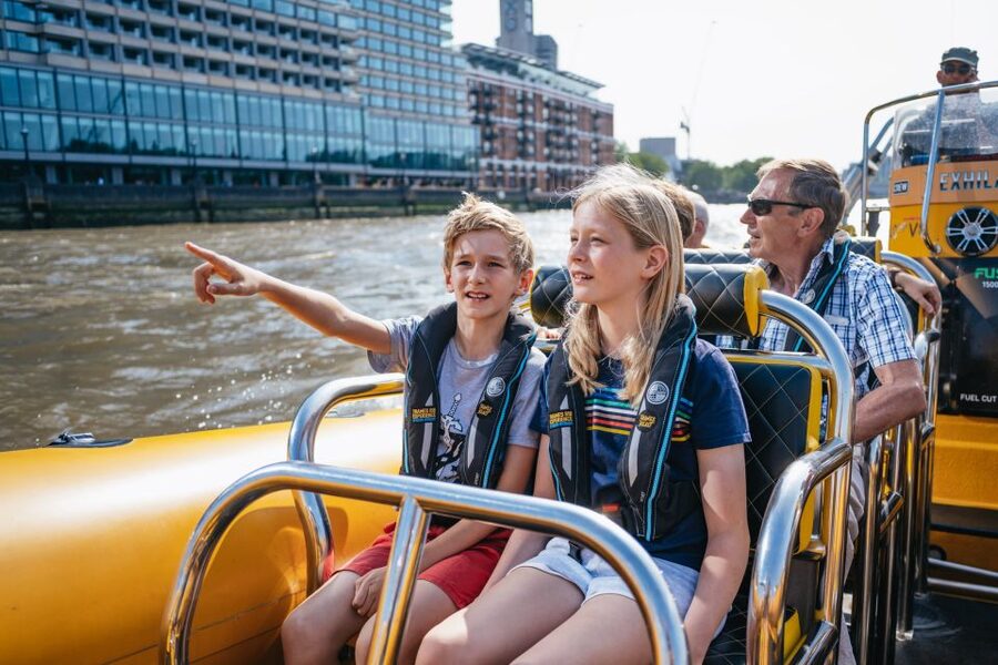 London: 45-Minute Speedboat Sightseeing Tour - What to bring (and what you’ll feel) when London turns wet