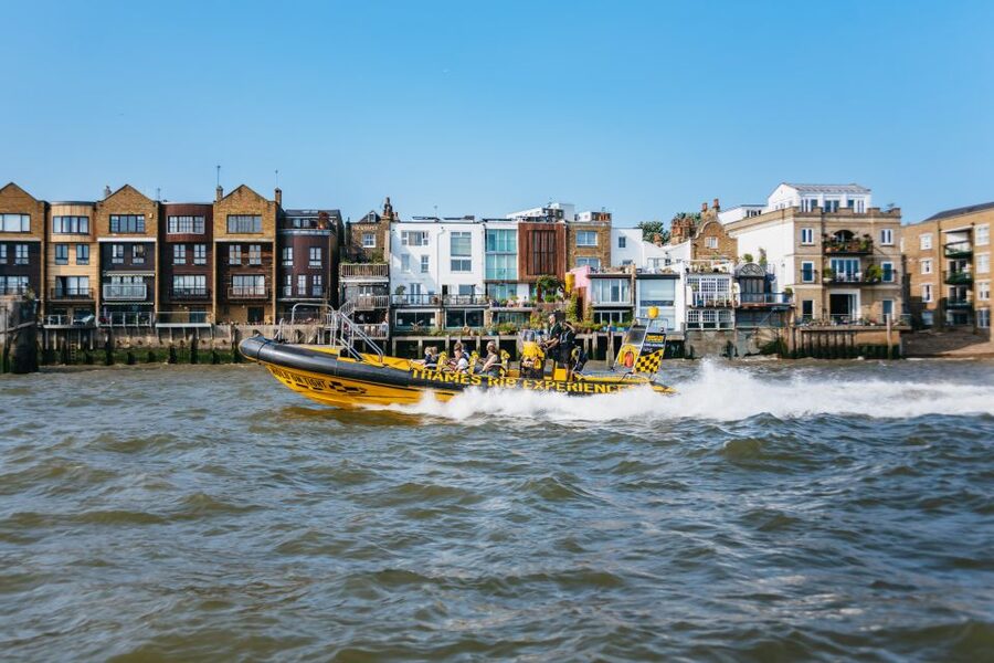 London: 45-Minute Speedboat Sightseeing Tour - Tower of London area, Tower Bridge photo stop, then the speed shift