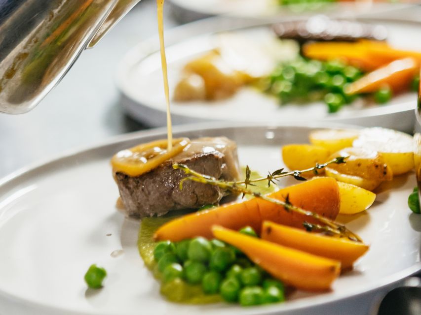 London: 6-Course Gourmet Dinner on a Luxury Coach - Top-deck dining: a luxury coach that still feels like a restaurant