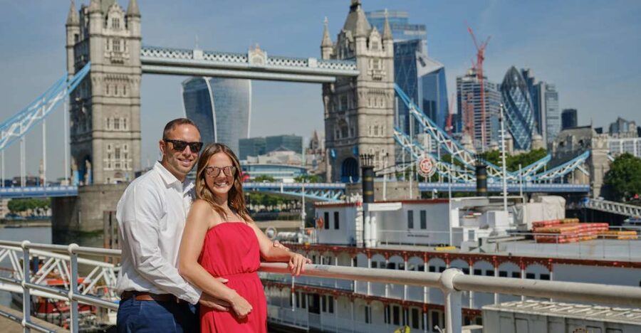 London 60min PRIVATE Personal Vacation & Travel Photographer - Meeting at The Ivy Tower Bridge Restaurant: Where the Session Starts