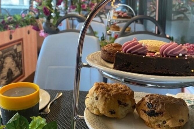London Afternoon Tea Bus and Panoramic Tour on Lower Deck - Timing: Daylight, Night Lights, and How Long It Really Feels