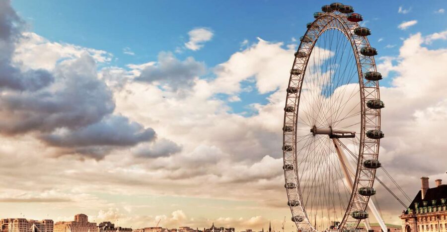 London: App-Based Walking Tour with 30 Stops - Starting Along the Thames River: Your First Views and Real Direction