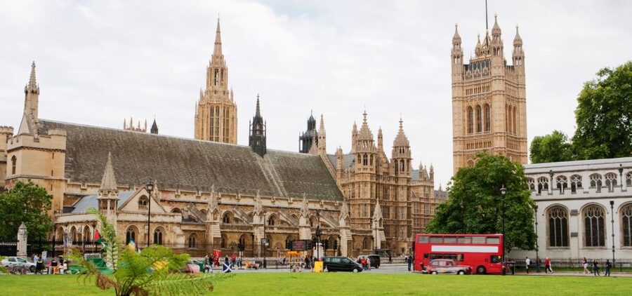 London: App-Based Walking Tour with 30 Stops - Millennium Bridge to Borough Market: Modern Crossing and Food Energy
