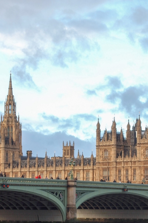 London: App-Based Walking Tour with 30 Stops - London Bridge, the Monument to the Great Fire, and the Tower Finale