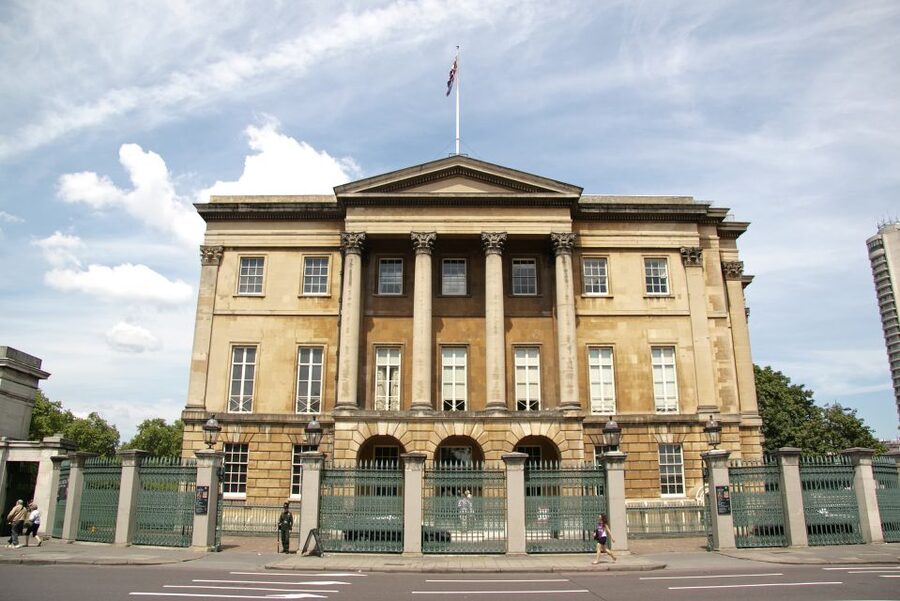 London: Apsley House Entry Ticket - Entering the Inner Hall: A comfortable start before the big rooms