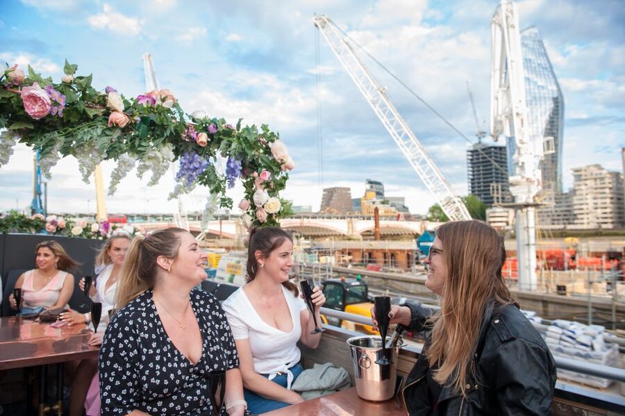 London: Bar Bus Tour by Tootbus - Key Things You’ll Notice on the London Bar Bus