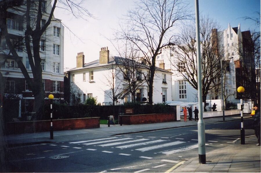 London: Beatles In My Life Walking Tour with Richard Porter - Marylebone Station meeting point and the quick tube hop to Abbey Road